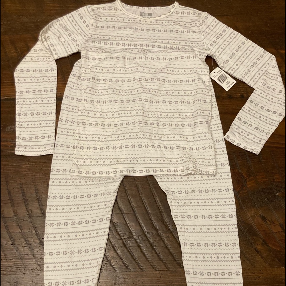 💚 32HEAT 2 Piece PJ Set NWT Size M Kids